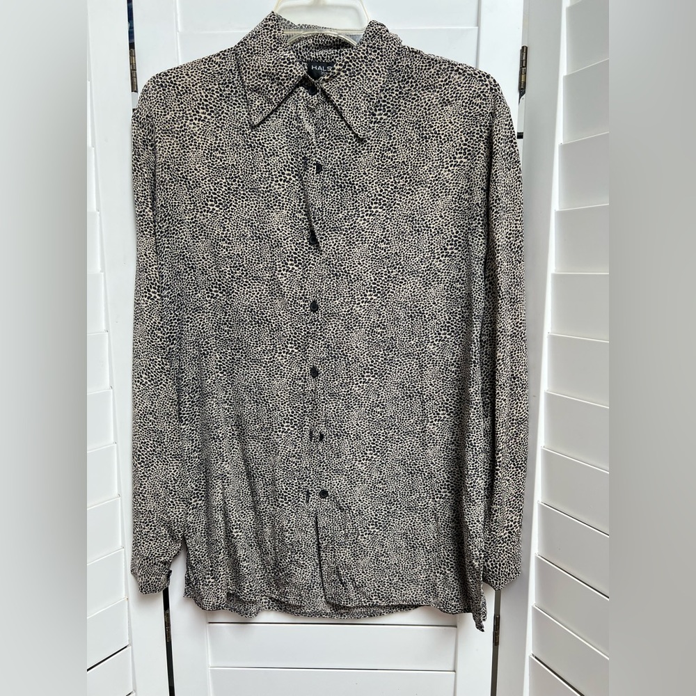 BLOUSE by HALSTON LIFESTYLE SIZE S TAN WITH BLK LONG SLEEVE, BUTTON COLLAR